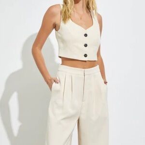 NWT Hausen Crop Top Vest Size Medium Ivory Button Front